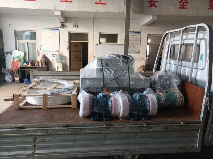 振動(dòng)平臺(tái)、電機(jī)發(fā)貨
